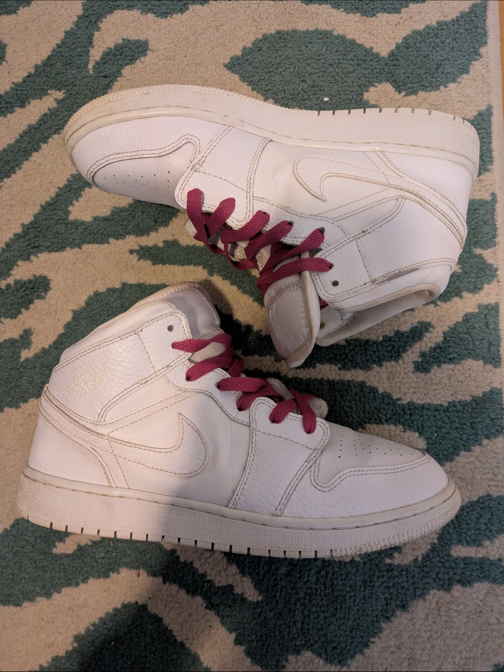 Nike White Air Jordan 1   Size:6,5 Y